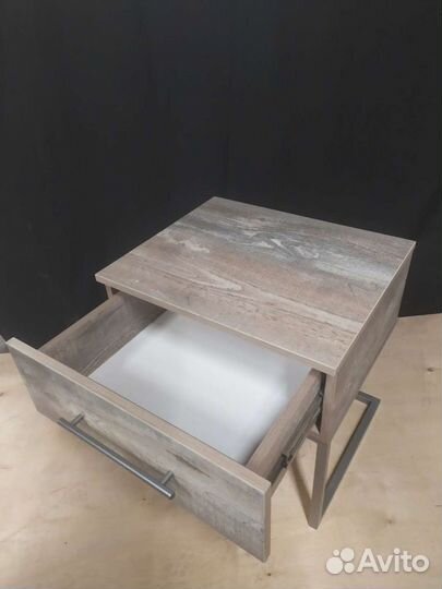 Тумбочка прикроватная