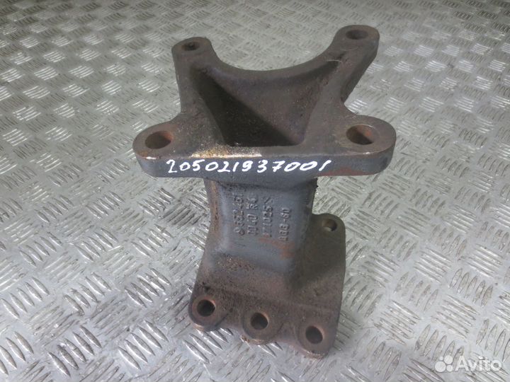 Кронштейн гура Mercedes-Benz A6524610040