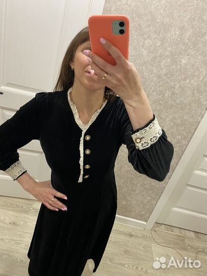 Черное бархатное платье