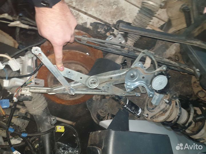 Стеклоподъемник королла 150