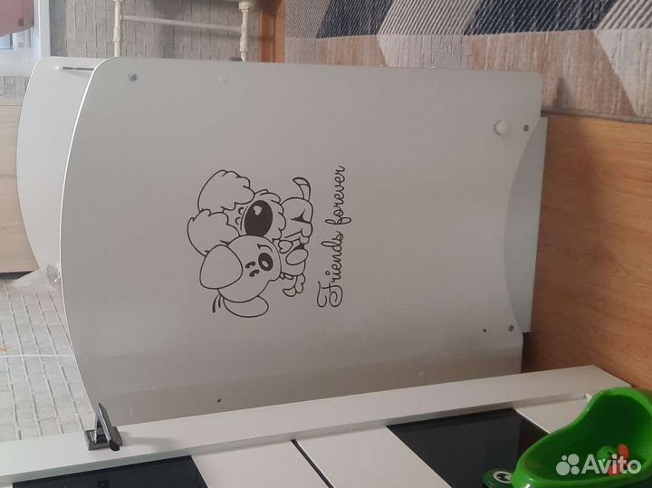 Детская кроватка с маятником