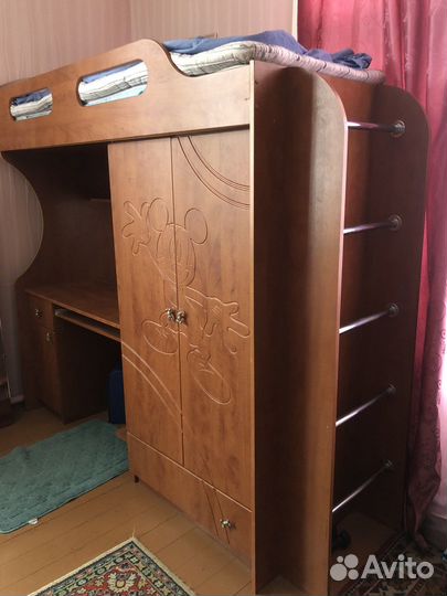 Детская мебель: стол-шкаф-двухярусная кровать