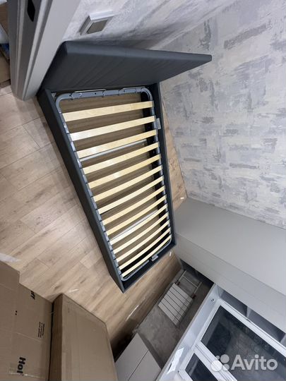 Кровать односпальная с подъемным механизмом