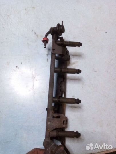 Топливная рампа Mazda 323 BJ protege 1.6 2001