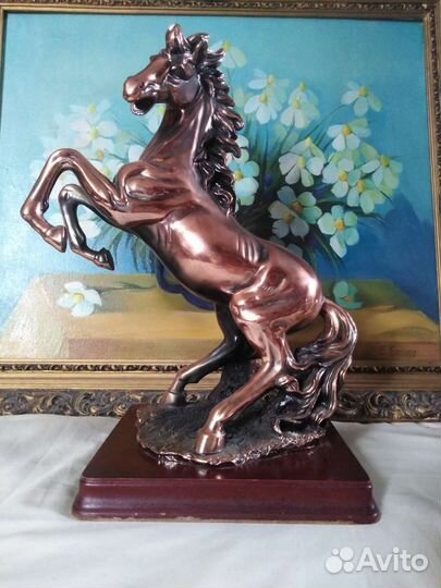 Статуэтка Конь
