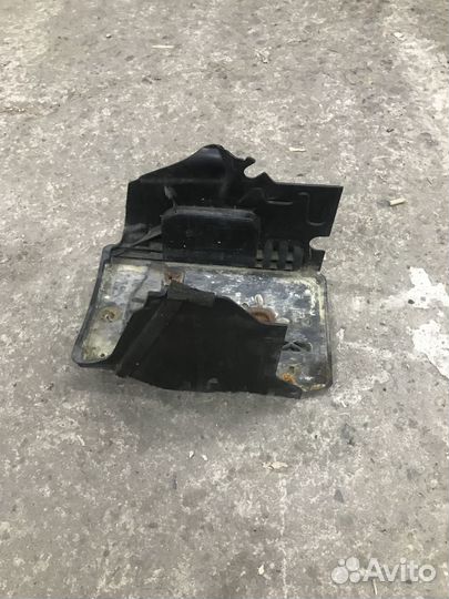 Подставка под аккумулятор Freelander 2