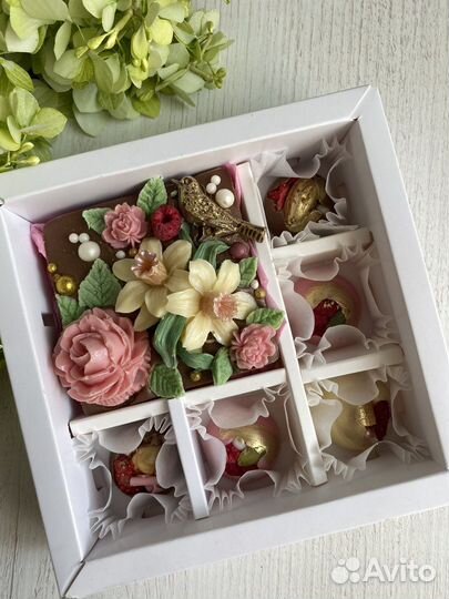 Букеты из шоколадных роз,клубника