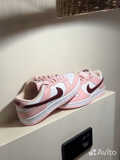 Nike dunk low pink