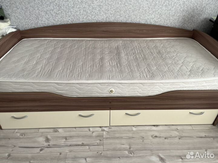 Детская кровать с матрасом