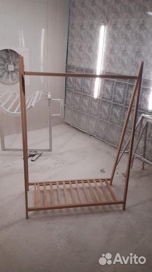 Рейлы деревянные. Напольные вешалки