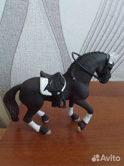 Фигурка лошади schliech