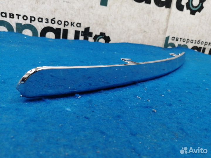 Молдинг переднего бампера правый 86582-3U000 Kia