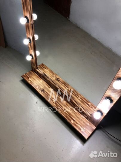 Гримерное зеркало в полный рост на подставке