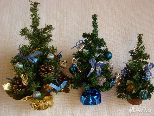 Елки настольные блестящие или с украшениями