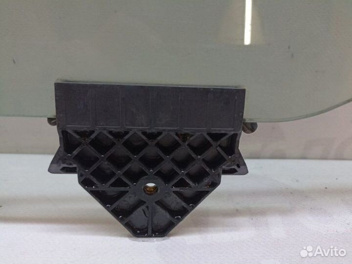 Стекло заднее левое Audi A8 D3 BVJ