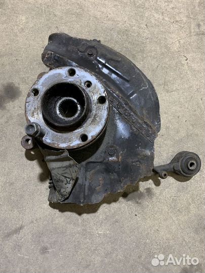 Кулак передний правый Bmw X5 Е53