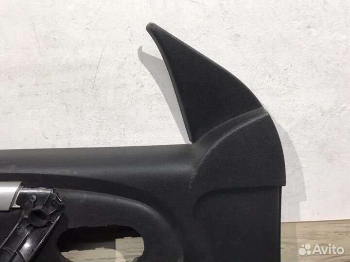 Обшивка левой двери Nissan Terrano D10