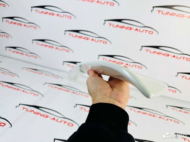 Спойлер на стекло Toyota Camry 70 TRD (белый) C065