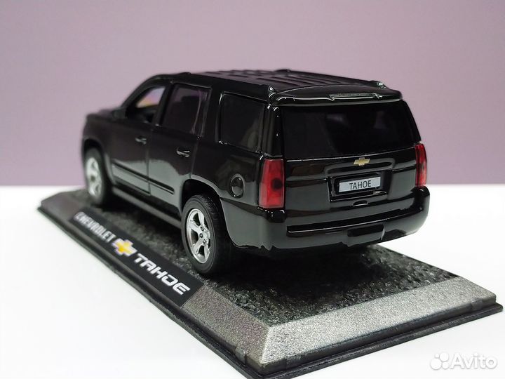 1:43 Chevrolet Tahoe Black