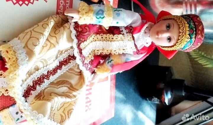 Кукла фарфоровая