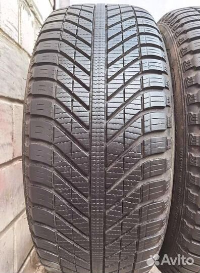 Goodyear Vector 4Seasons 235/55 R17 99V