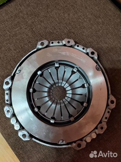 Продам комплект сцепления Valeo