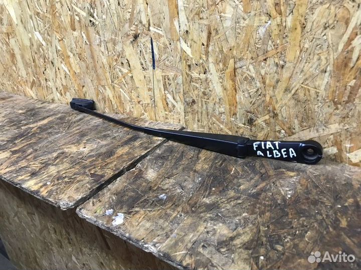 Поводок стеклоочистителя правый Fiat Albea