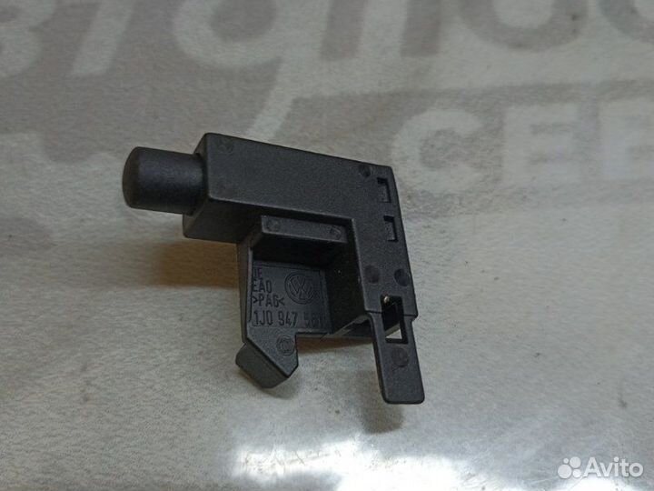 Выключатель концевой Volkswagen Touareg 7L AXQ