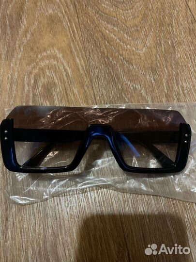 Очки солнечные фирменные