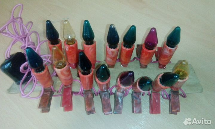 Ранняя елочная гирлянда свечки. Светится, радует