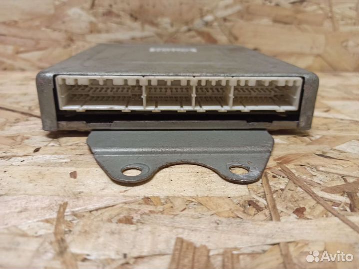 Эбу Mitsubishi Carisma 1.8