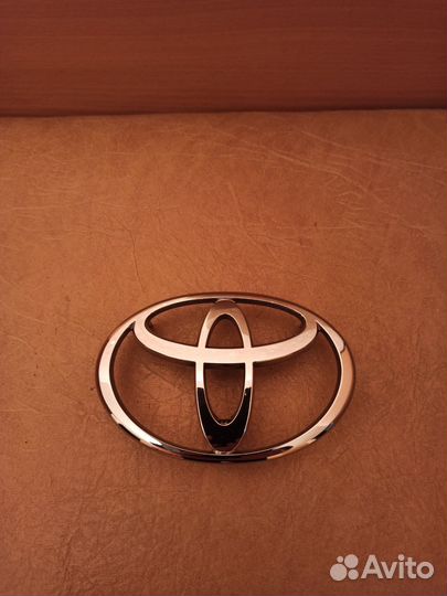 Эмблема Toyota