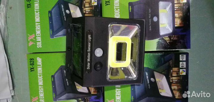 Светильник на солнечной батарее с датчиком движени