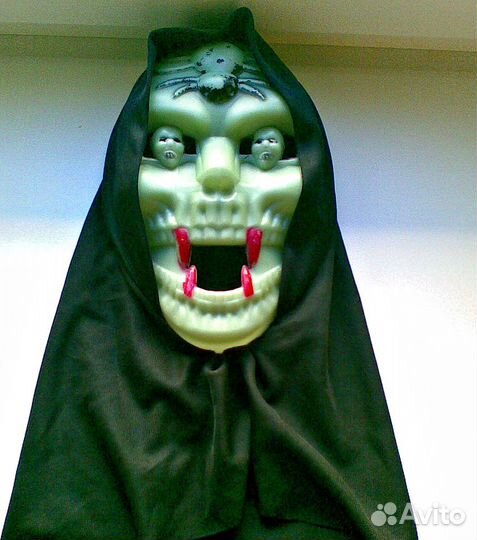 Маска Дракула с капюшоном светонакопительная