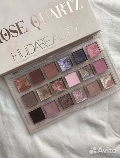 Палетка теней Huda beauty rose quartz