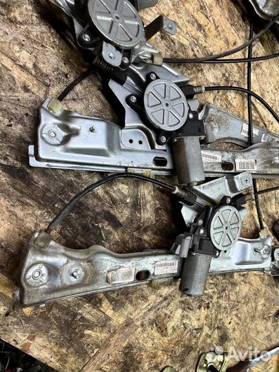 Стеклоподъемник перед зад Geely Emgrand ec7