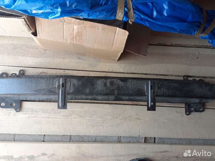 Усилитель бампера передний Skoda Fabia 10