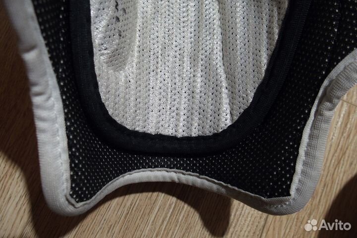 Щитки хоккейные 10