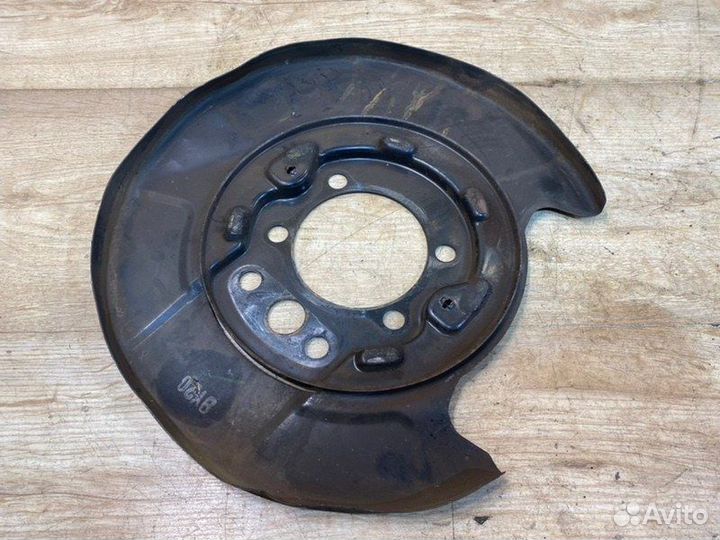 Пыльник тормозного диска задний правый Nissan