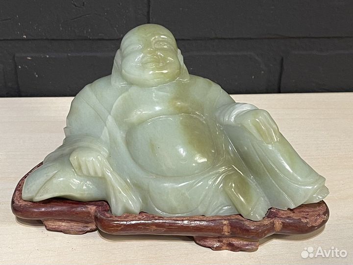 Будда. Старинная фигурка из нефрита