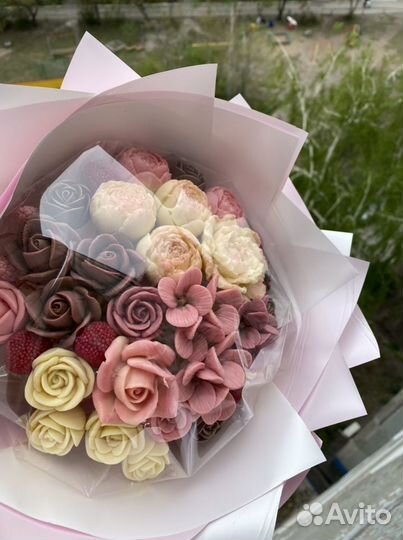 Сладкий букет из шоколадных цветов