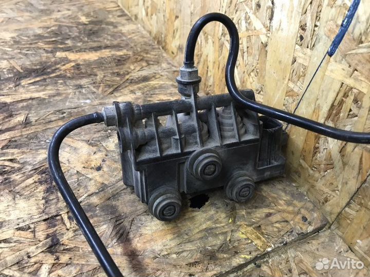 Клапан пневмоподвески задний Land Rover Range