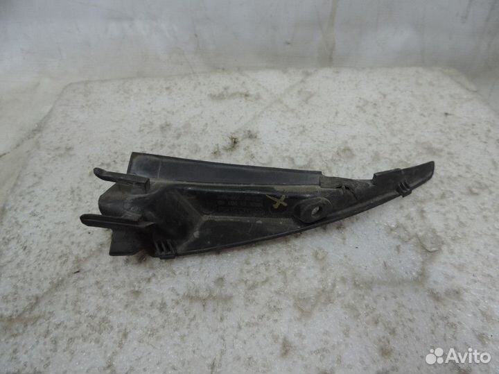 Уголок решётки стеклоочистителей правый Mazda 3 20