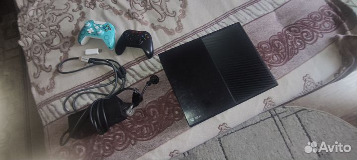 Xbox one 512gb + геймпад