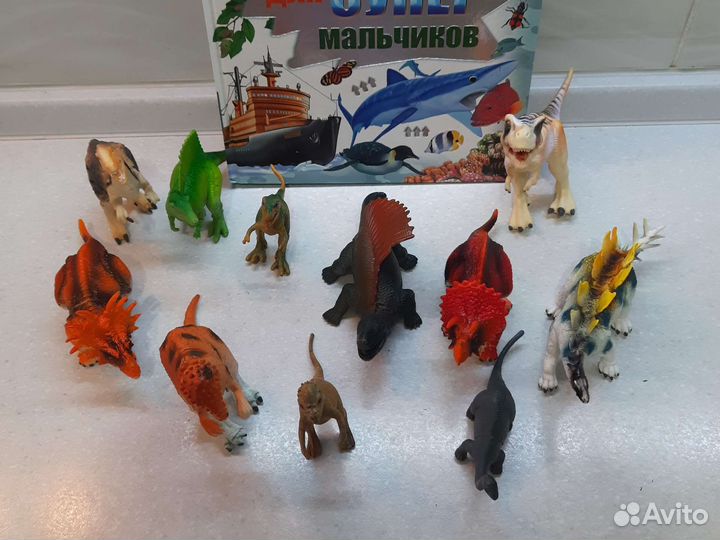 Коллекция динозавров и книга-энциклопедия
