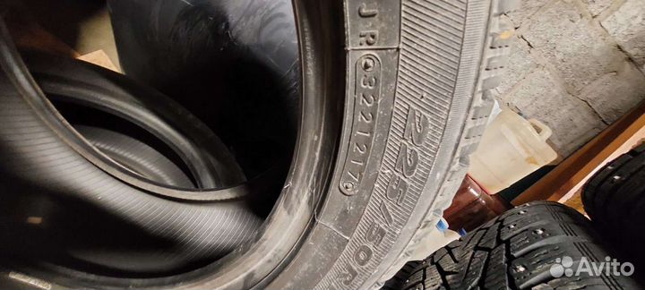 Шины 17 липучки 2шт Toyo