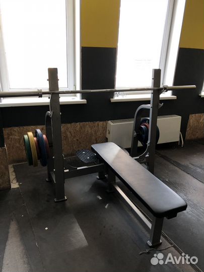 Скамья для жима лёжа и другие спортивные тренажёры