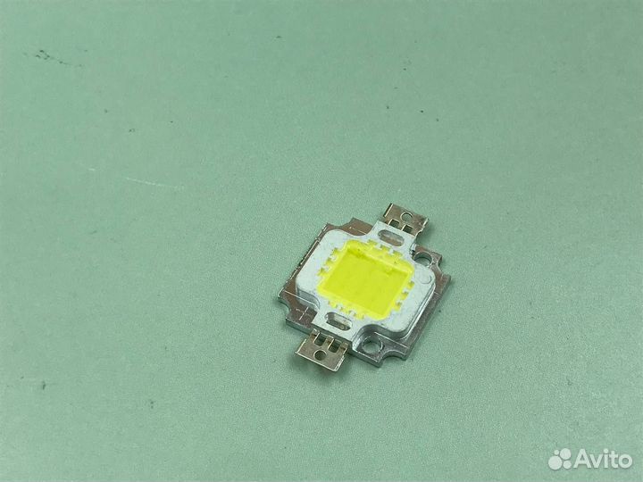 25689 светодиодная лампа 10вт