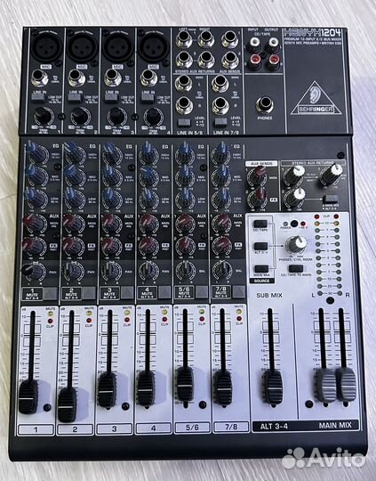 Микшерный пульт Behringer Xenyx 1204