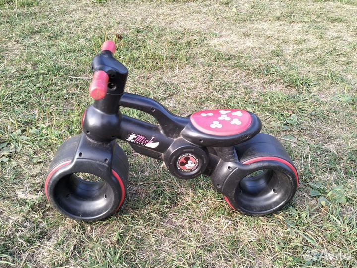 Детский беговел на широких колесах